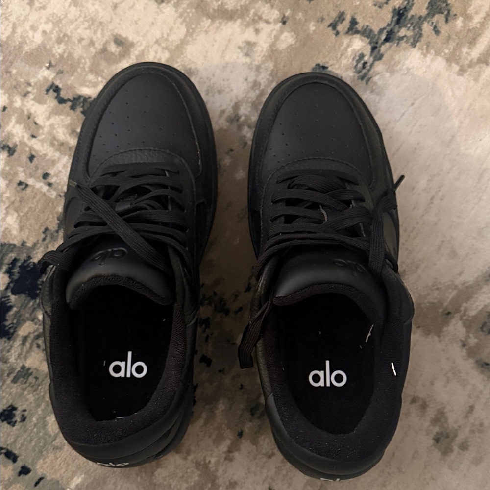 ALO Yoga Women’s Black Low-Top Lace-Up Sneakers